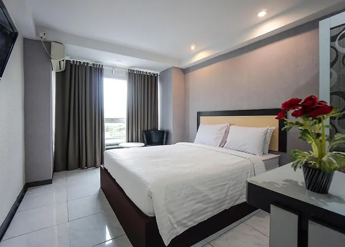 Capital O 3433 Hotel Plaza