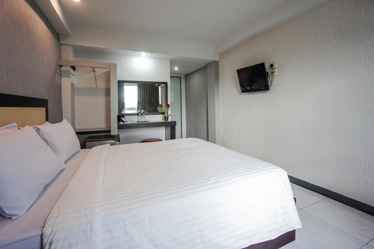 Capital O 3433 Plaza Hotel 2*