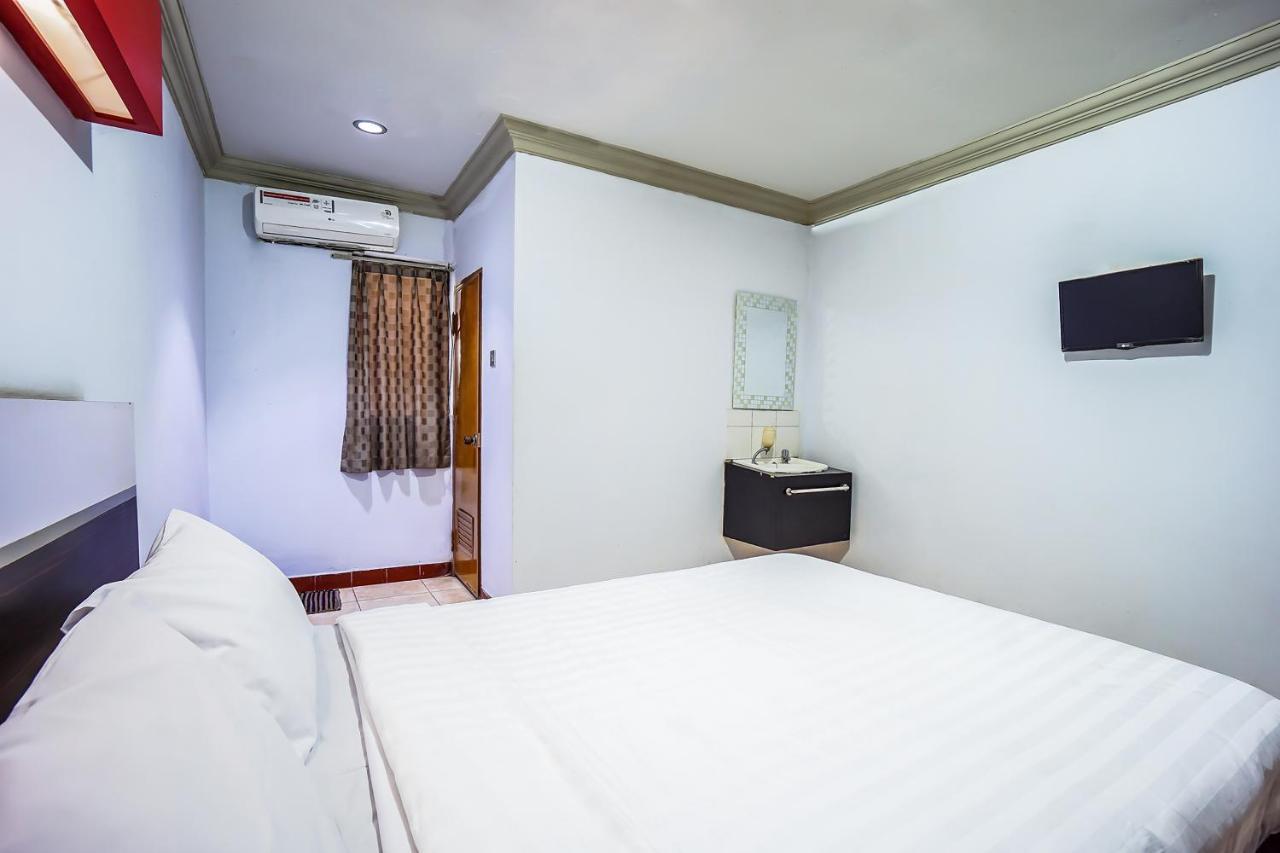 Capital O 3433 Plaza Hotel 2*